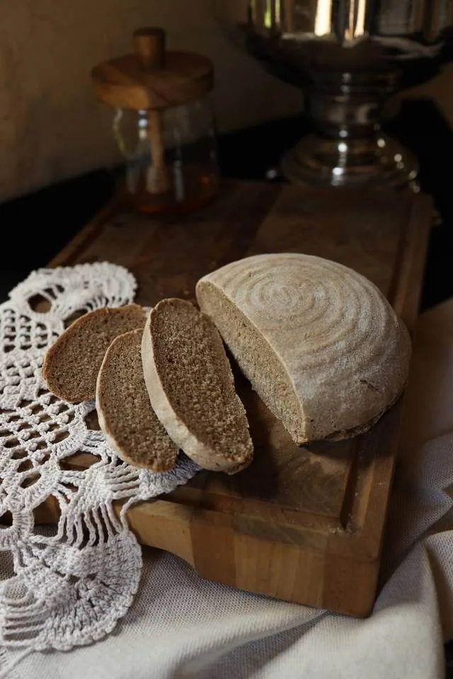 Хлеб с черносливом и грецким орехом